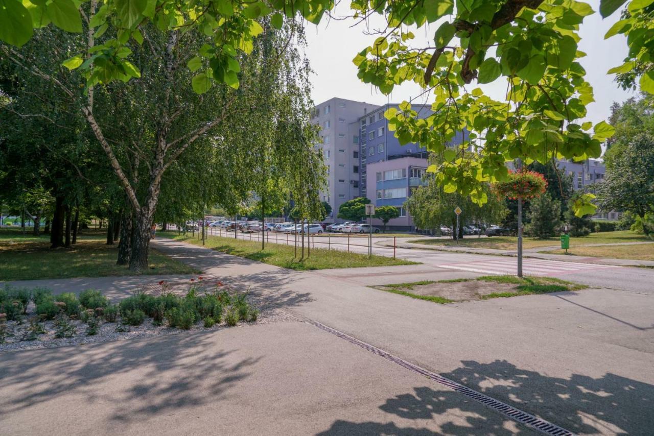Vesna Convenient Apartment Братислава Экстерьер фото